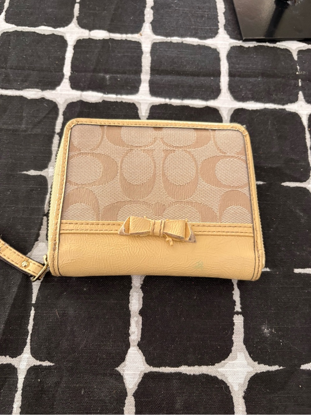 Coach Signature Bow Medium Zip Around Wallet